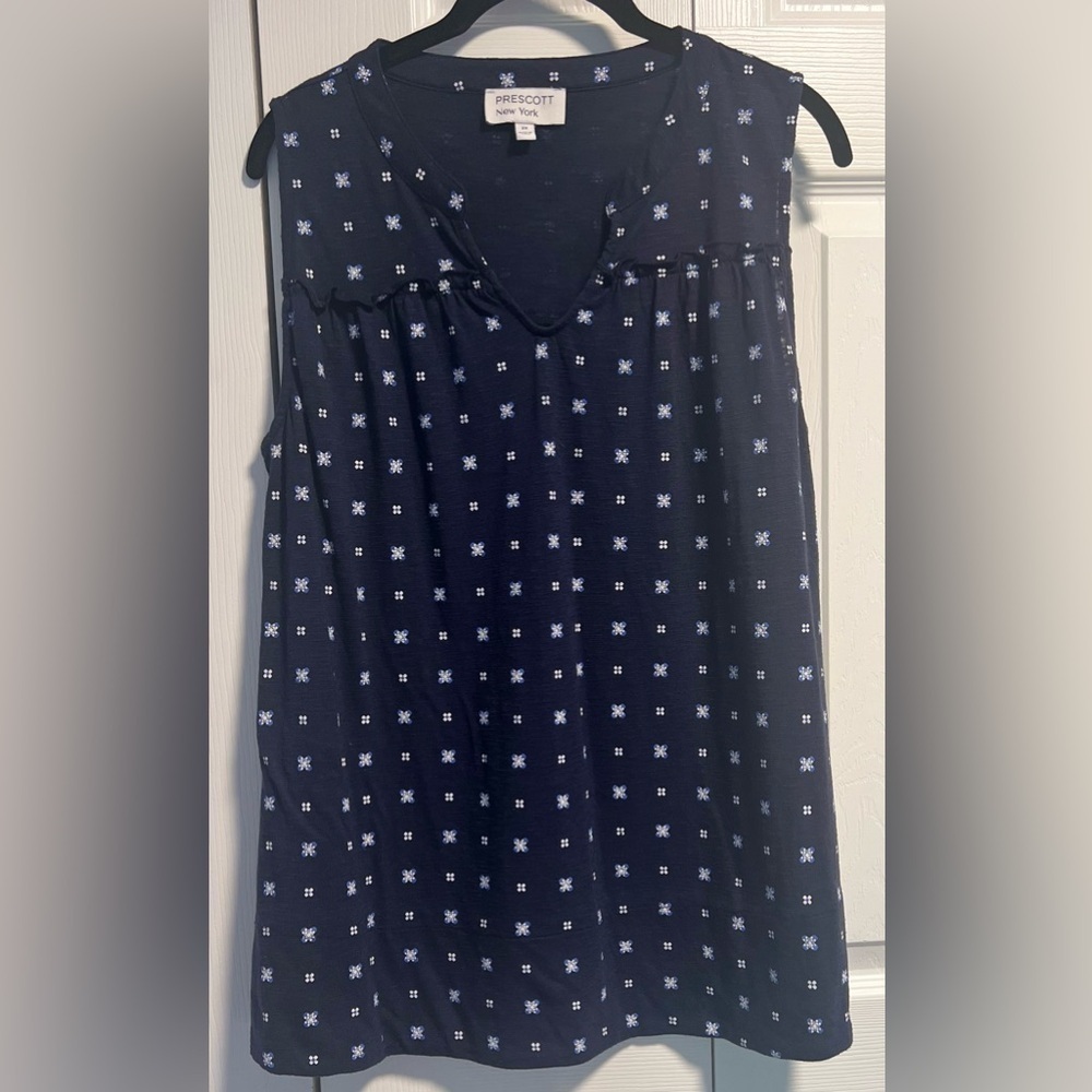 Women's Prescott New York Floral Sleevless V Neck Blouse